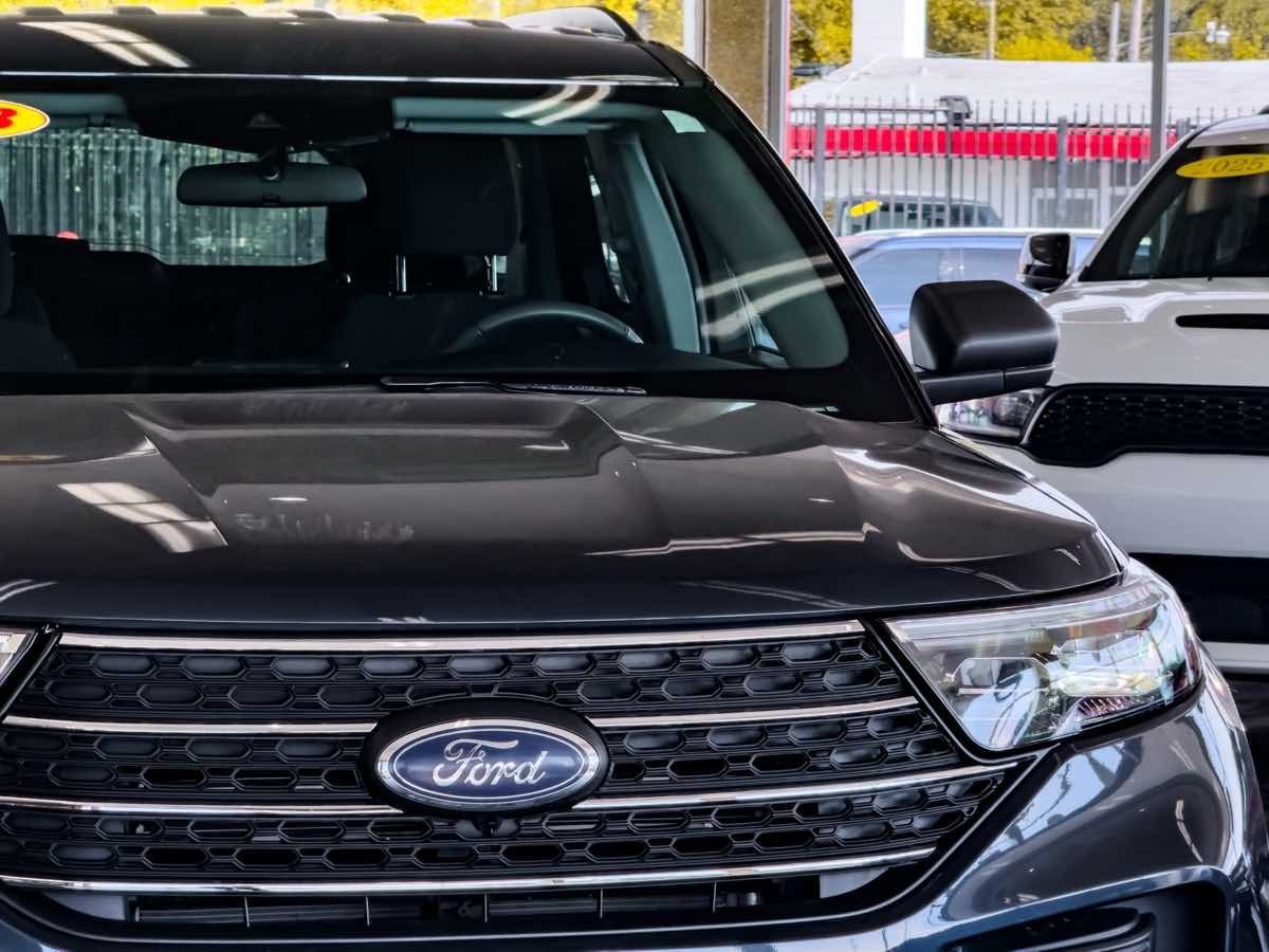 2023 Ford Explorer XLT photo 14