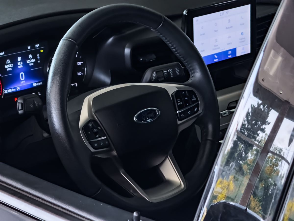 2023 Ford Explorer XLT photo 19
