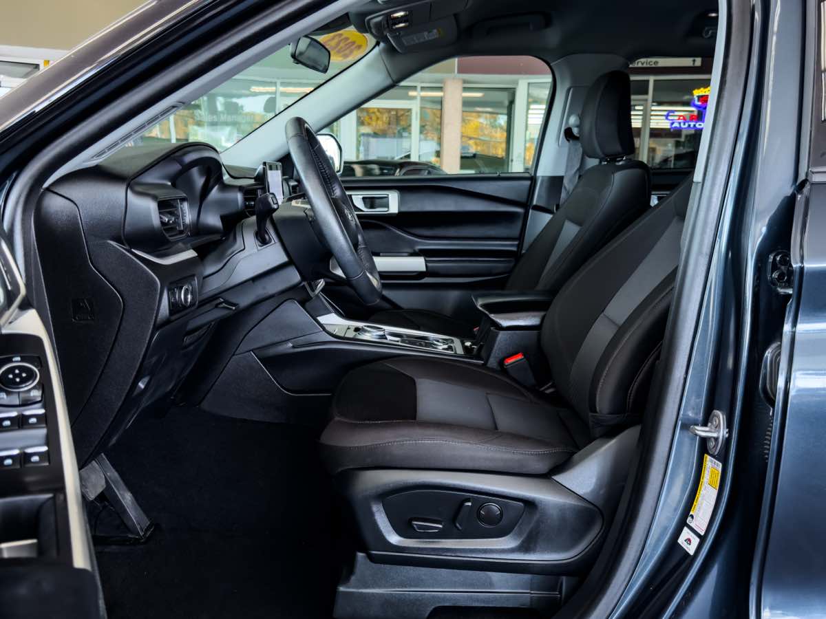 2023 Ford Explorer XLT photo 20