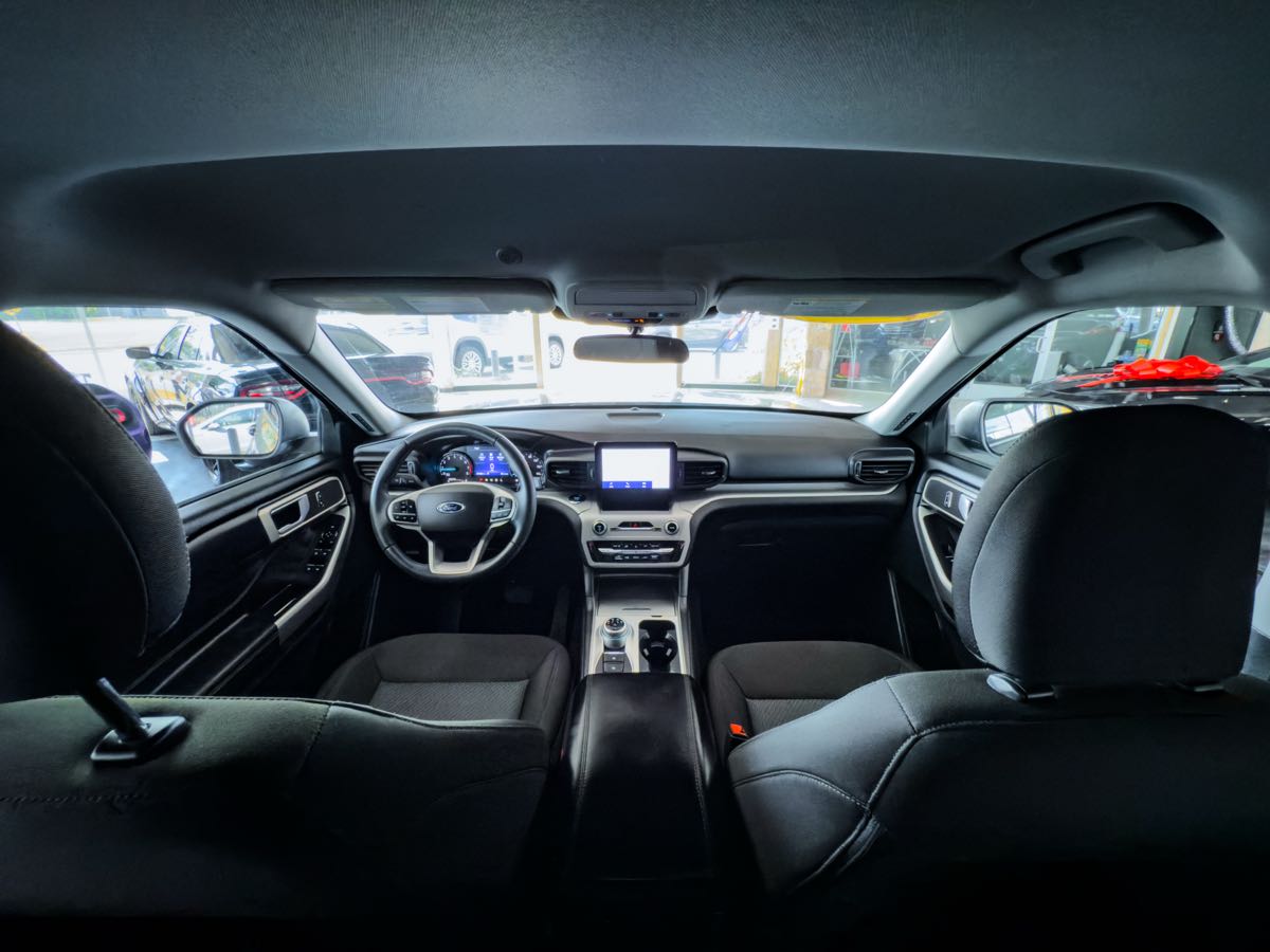 2023 Ford Explorer XLT photo 27