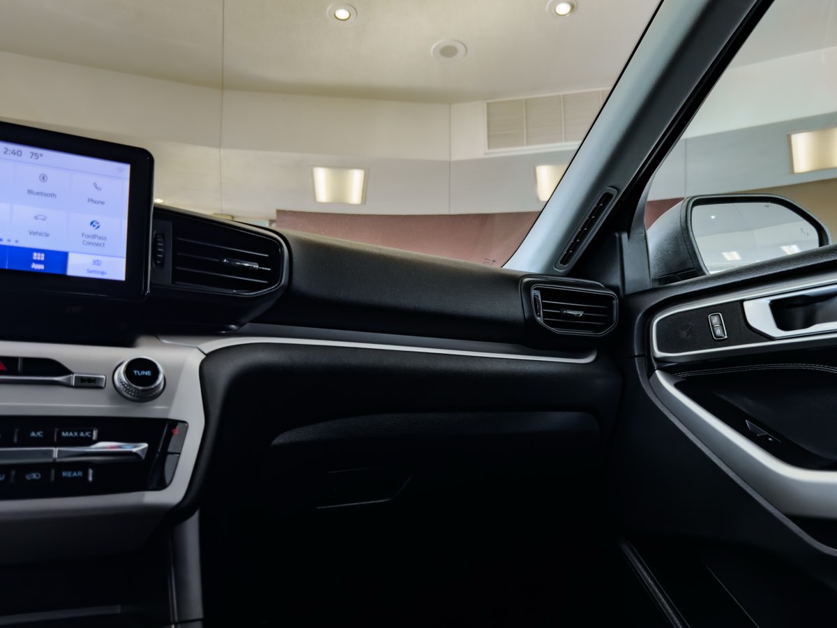 2023 Ford Explorer XLT photo 29