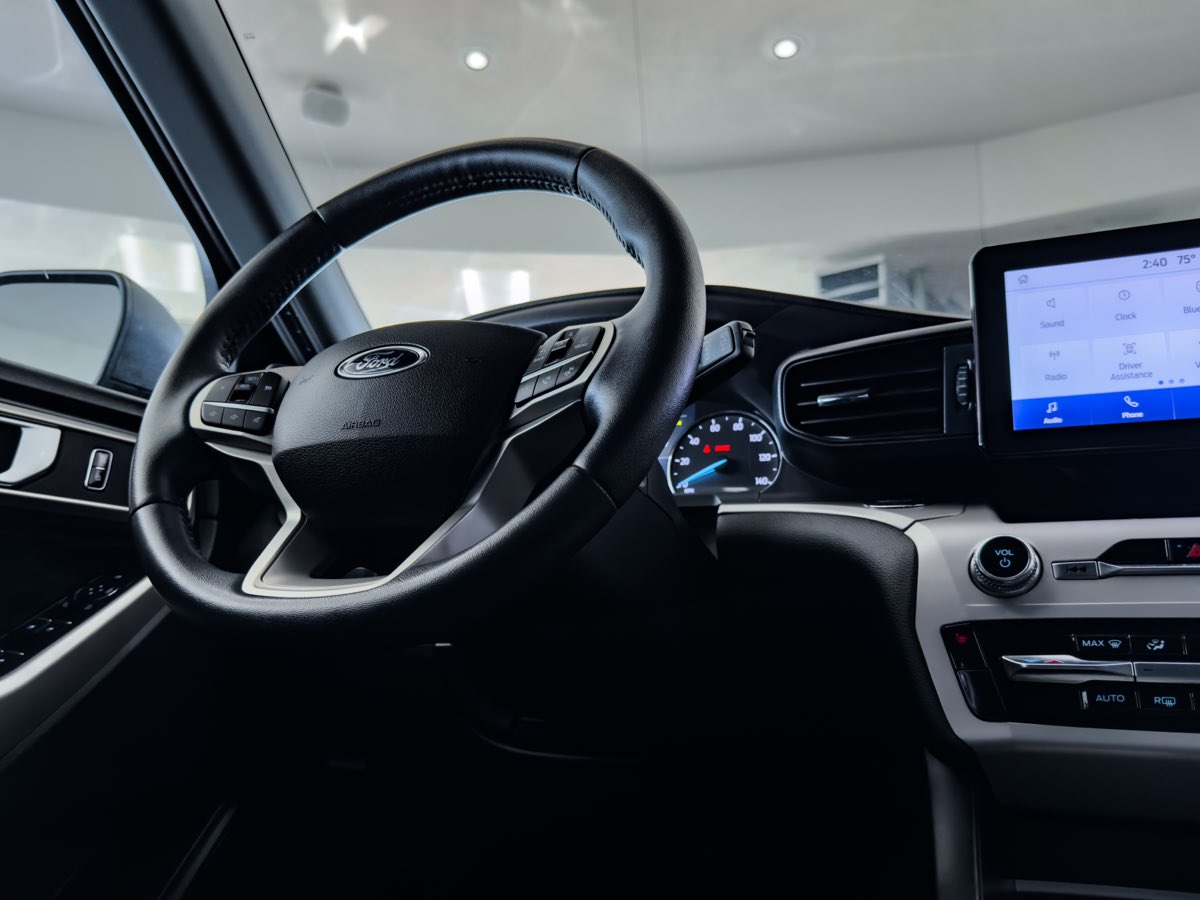 2023 Ford Explorer XLT photo 30