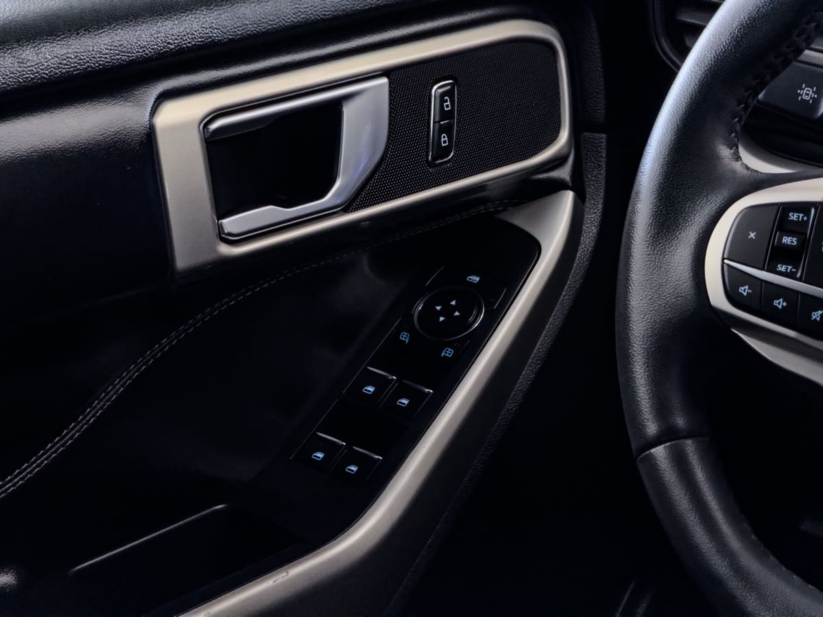 2023 Ford Explorer XLT photo 34