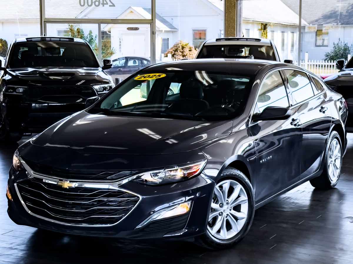 2025 Chevrolet Malibu 1LT photo 3