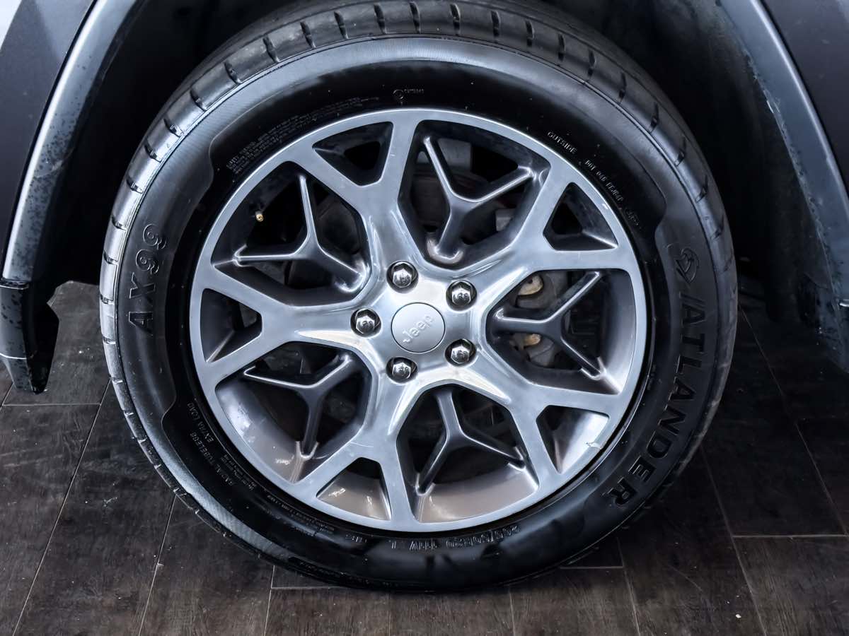2019 Jeep Grand Cherokee Limited photo 16