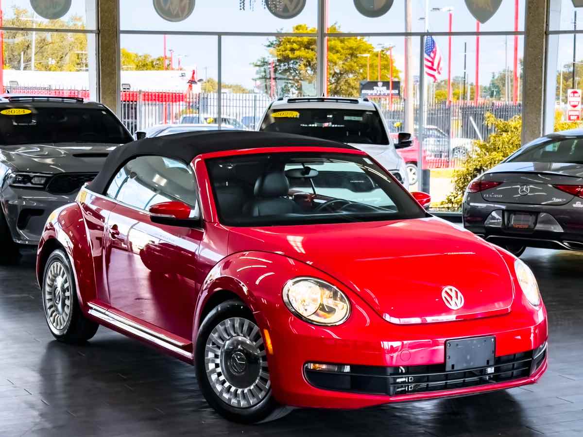 2015 Volkswagen Beetle Convertible 1.8T photo 2