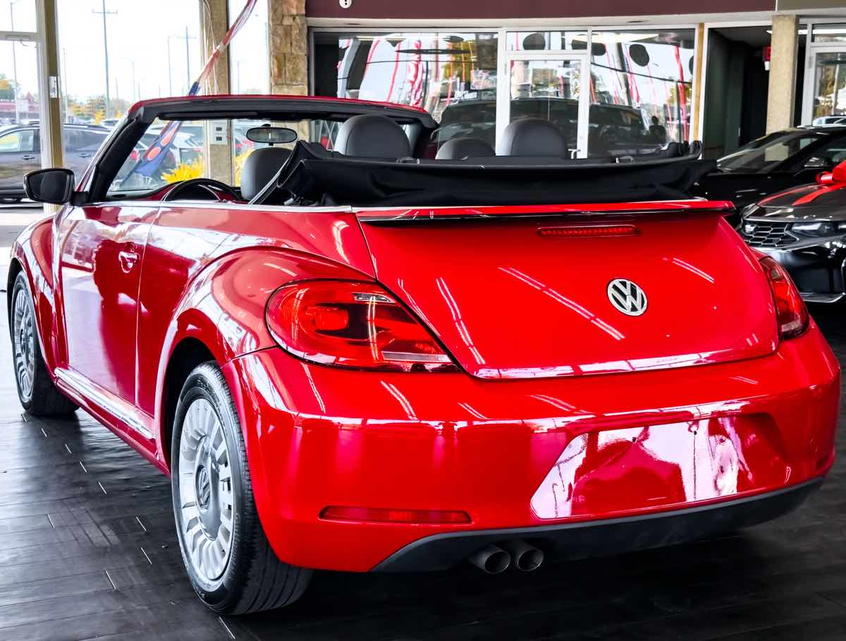 2015 Volkswagen Beetle Convertible 1.8T photo 9