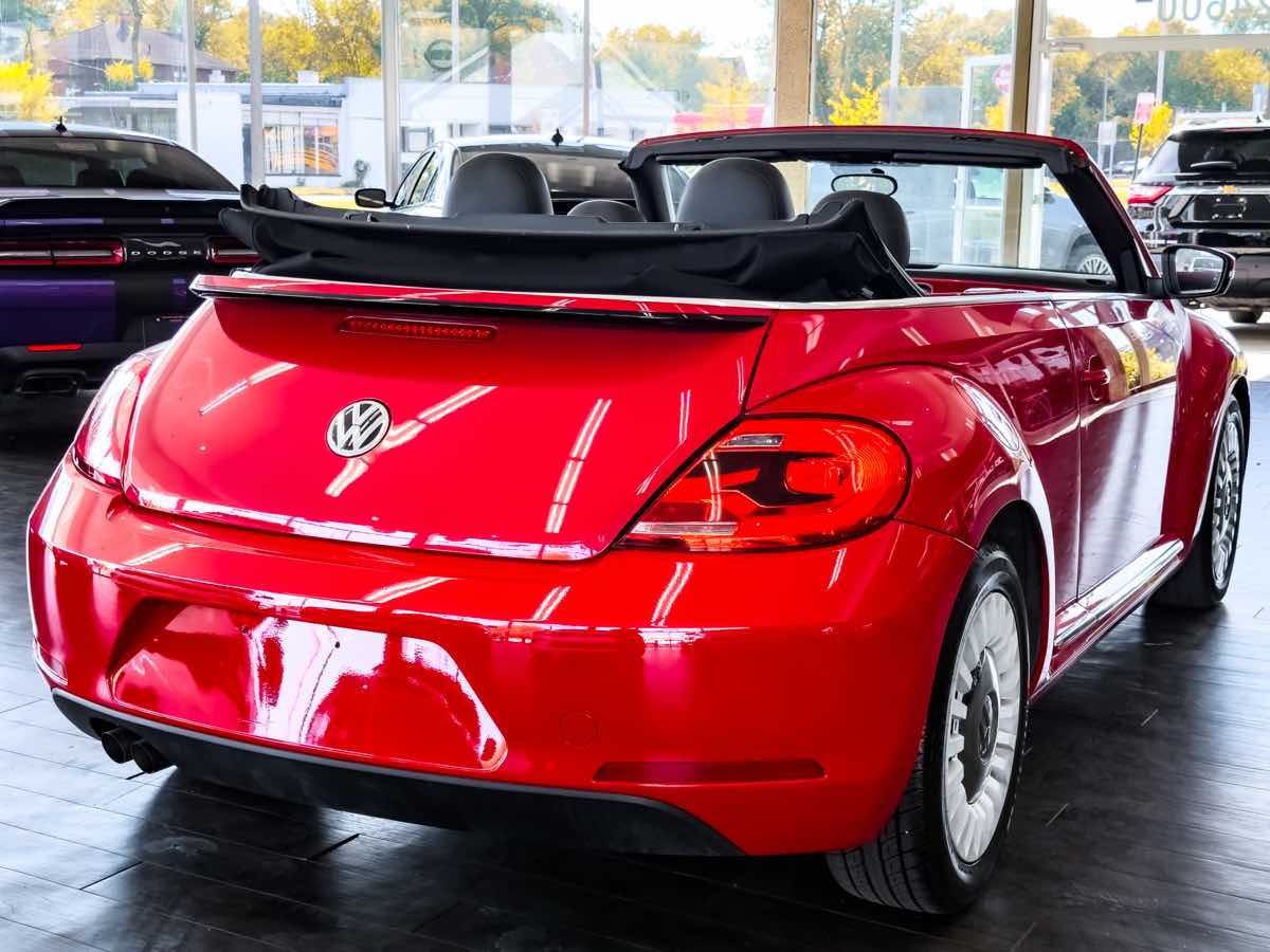 2015 Volkswagen Beetle Convertible 1.8T photo 11