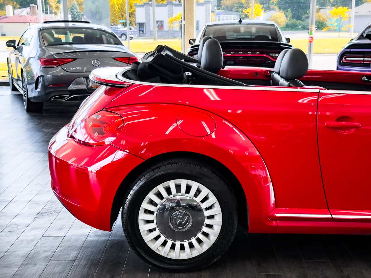 2015 Volkswagen Beetle Convertible 1.8T photo 12
