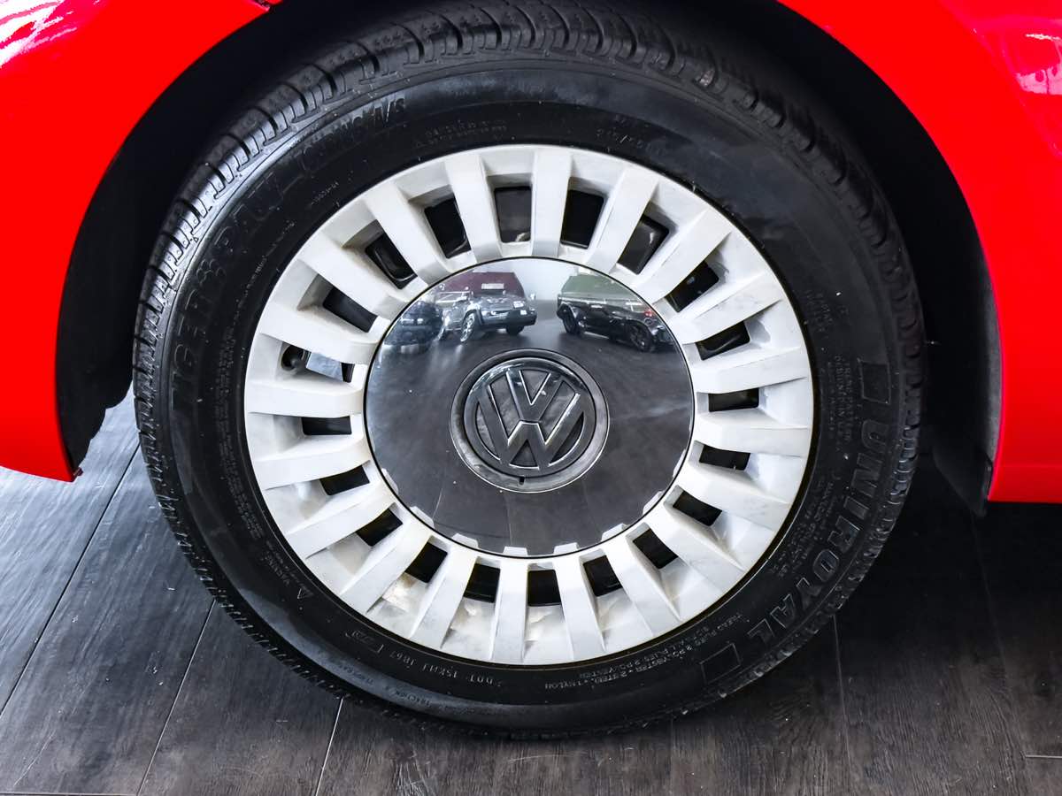 2015 Volkswagen Beetle Convertible 1.8T photo 18