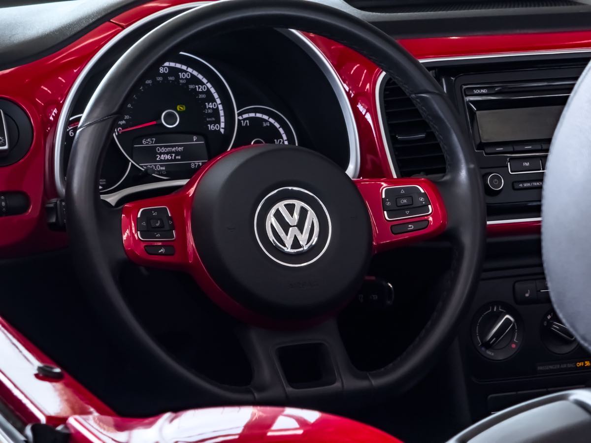 2015 Volkswagen Beetle Convertible 1.8T photo 21