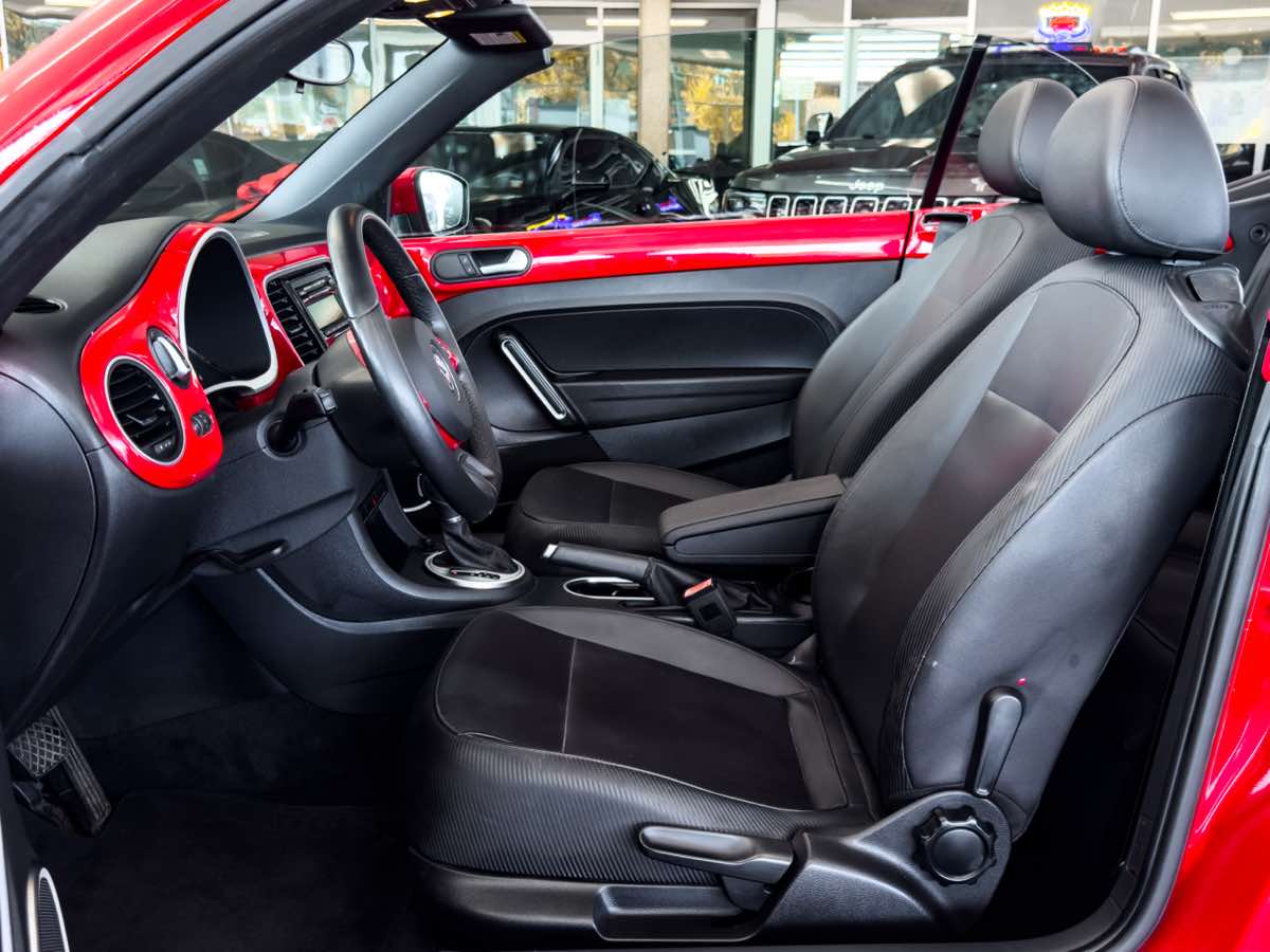 2015 Volkswagen Beetle Convertible 1.8T photo 22