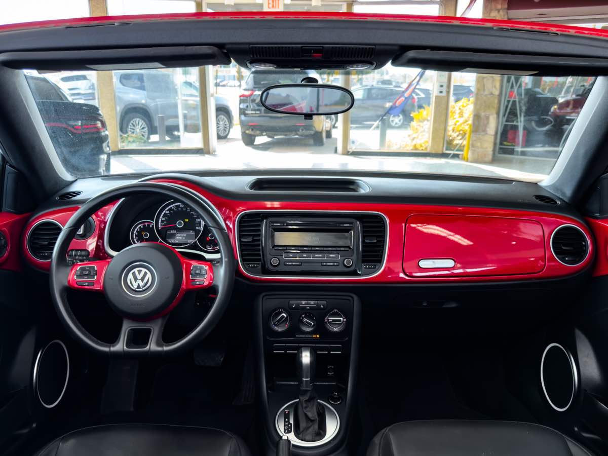 2015 Volkswagen Beetle Convertible 1.8T photo 25