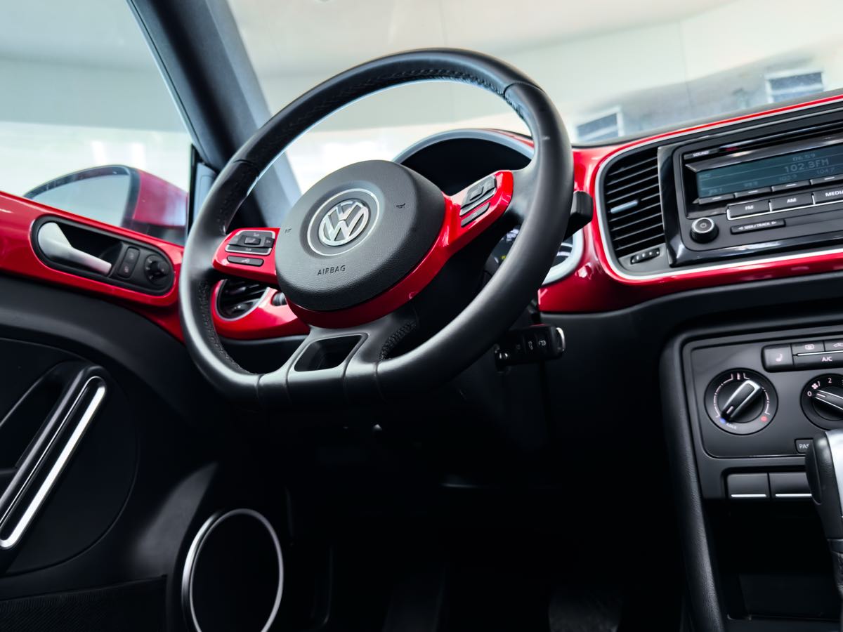 2015 Volkswagen Beetle Convertible 1.8T photo 27