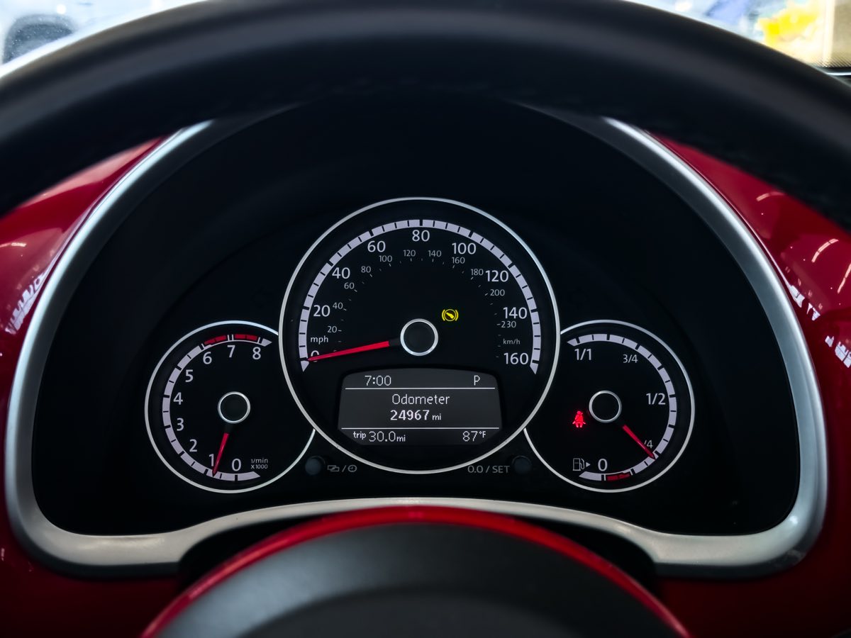 2015 Volkswagen Beetle Convertible 1.8T photo 28