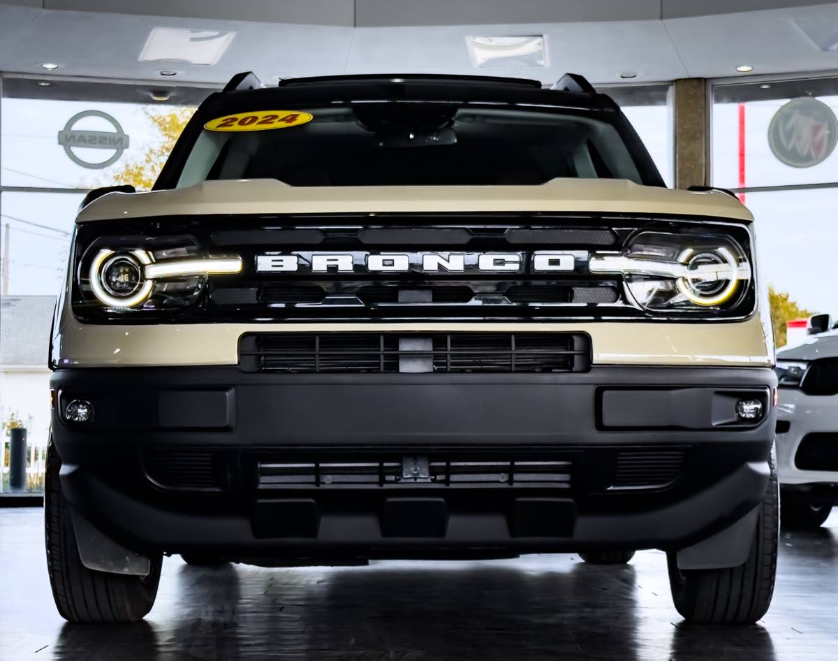 2024 Ford Bronco Sport Outer Banks photo 3