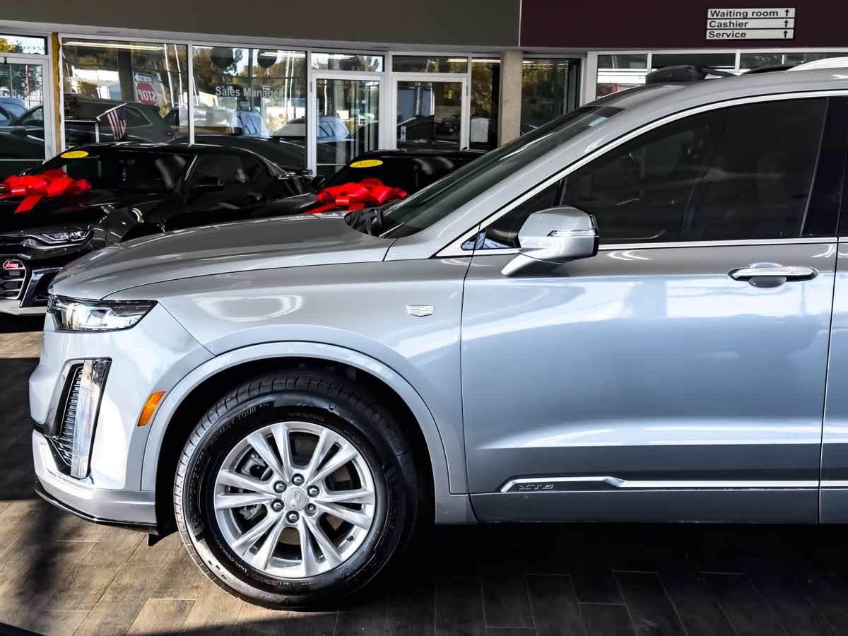 2024 Cadillac XT6 Luxury photo 3