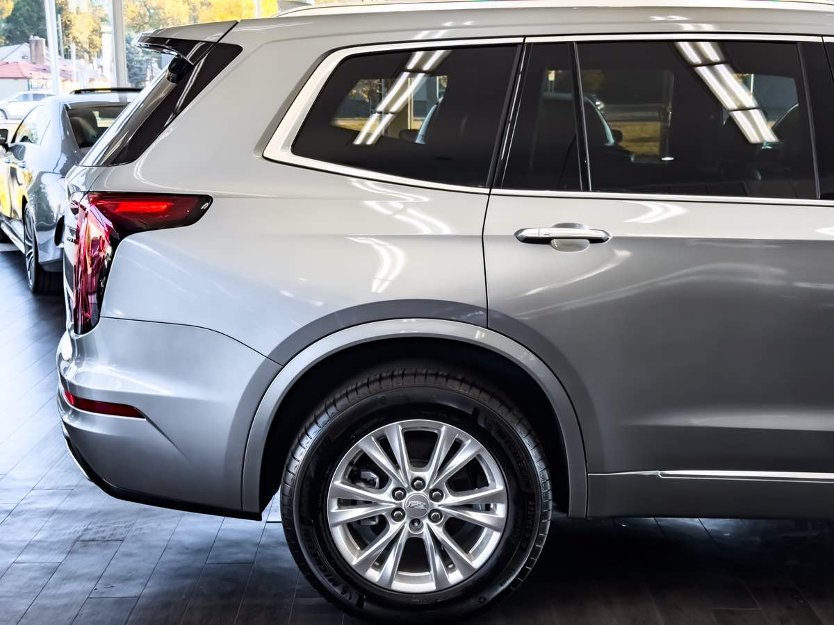 2024 Cadillac XT6 Luxury photo 8