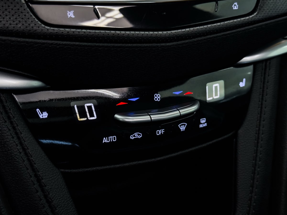 2024 Cadillac XT6 Luxury photo 33