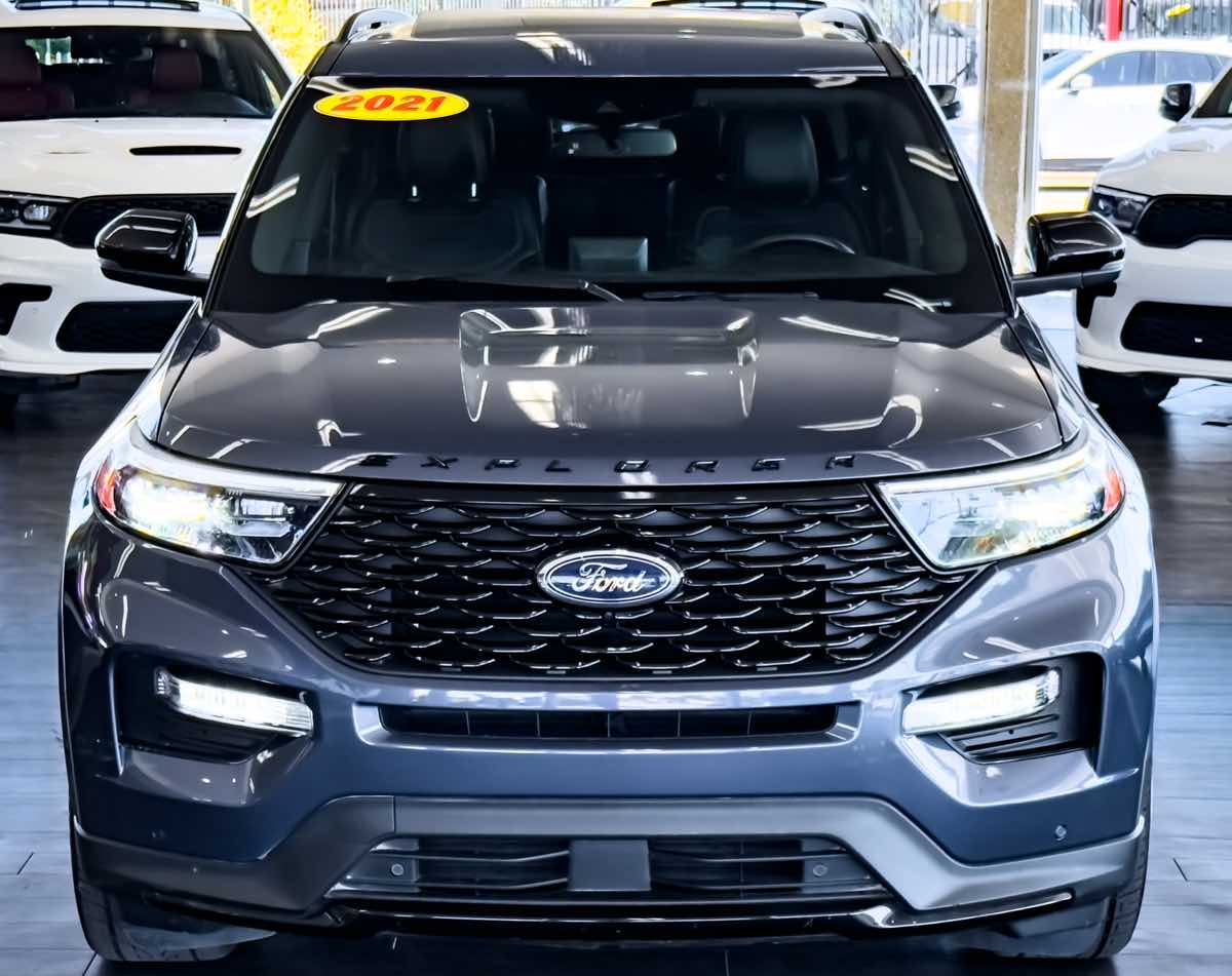 2021 Ford Explorer ST photo 3