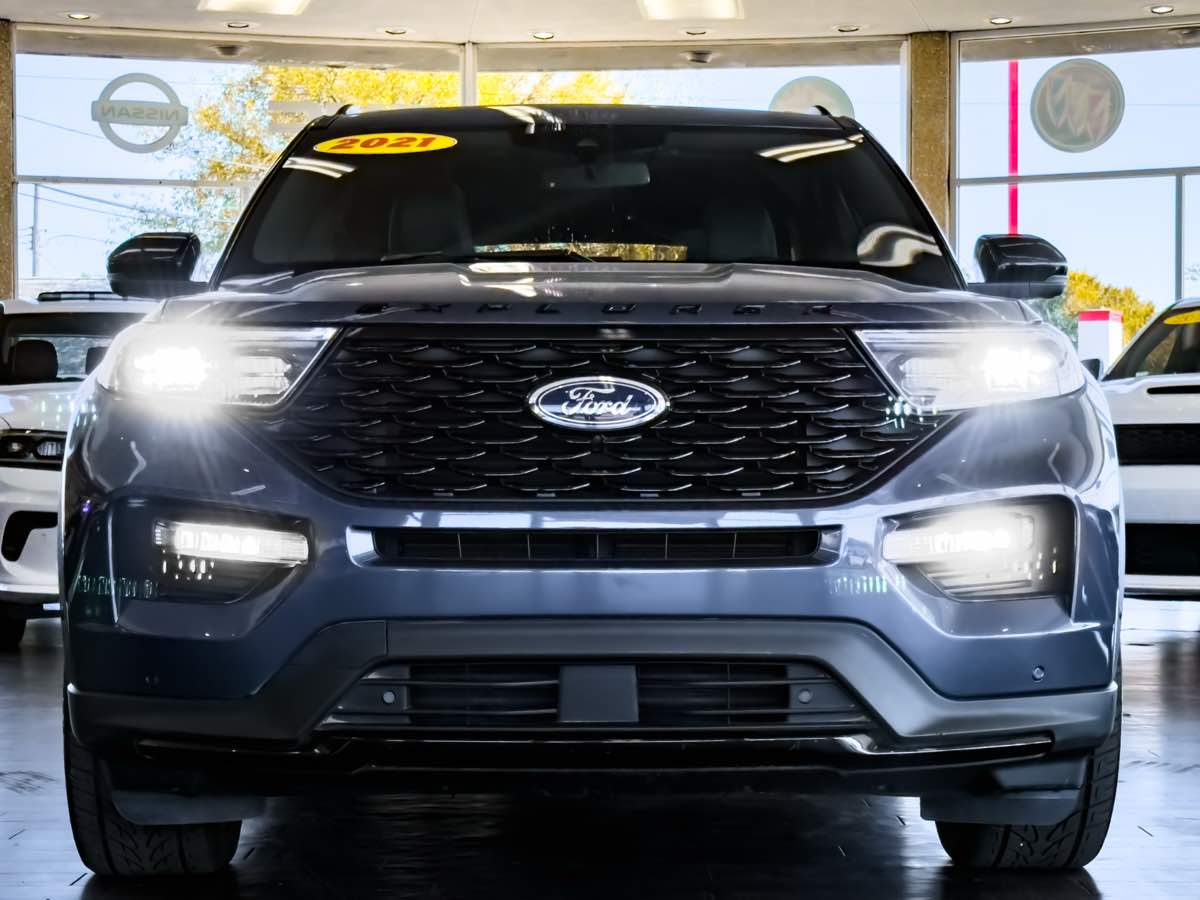 2021 Ford Explorer ST photo 4