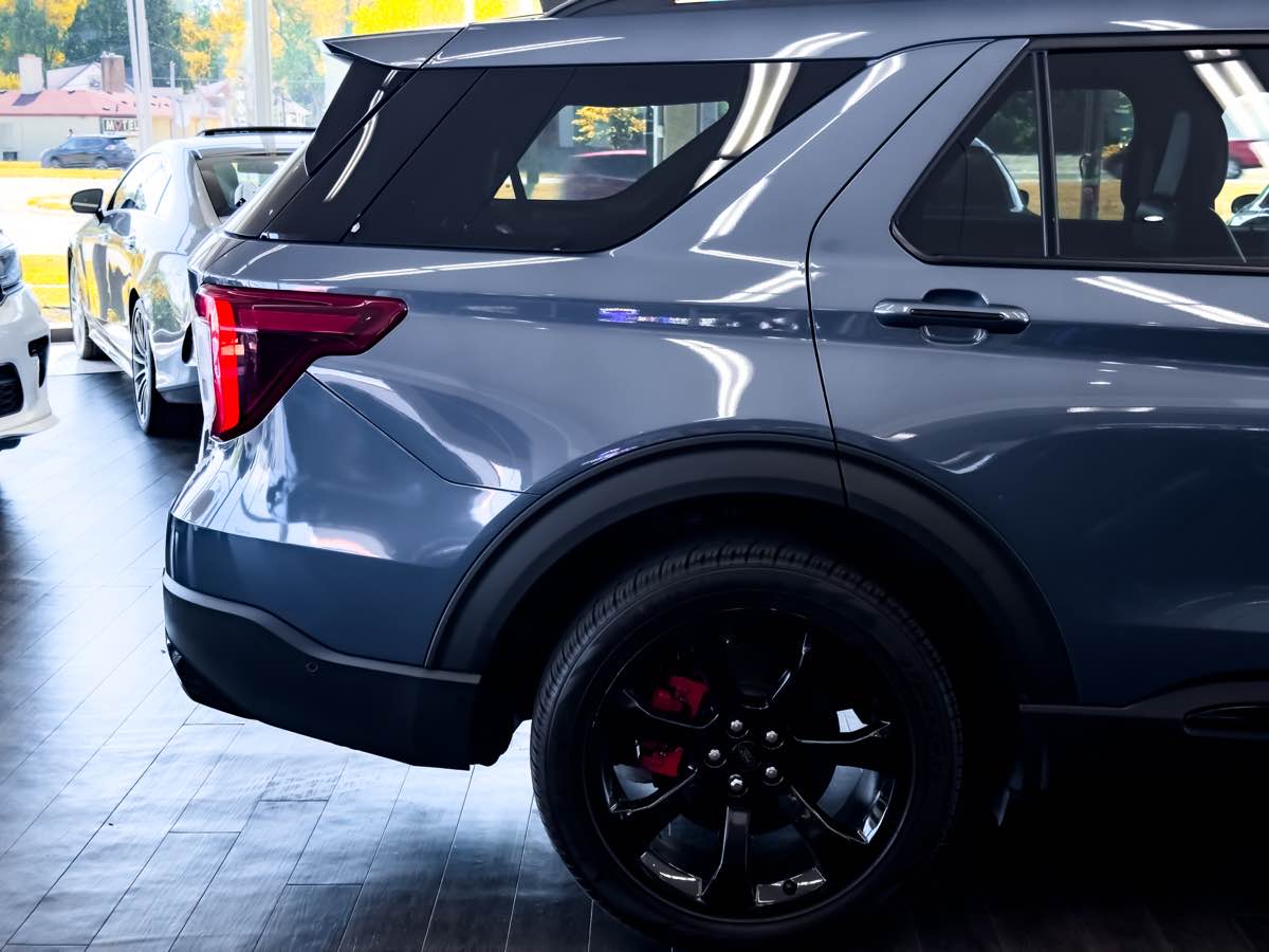 2021 Ford Explorer ST photo 12