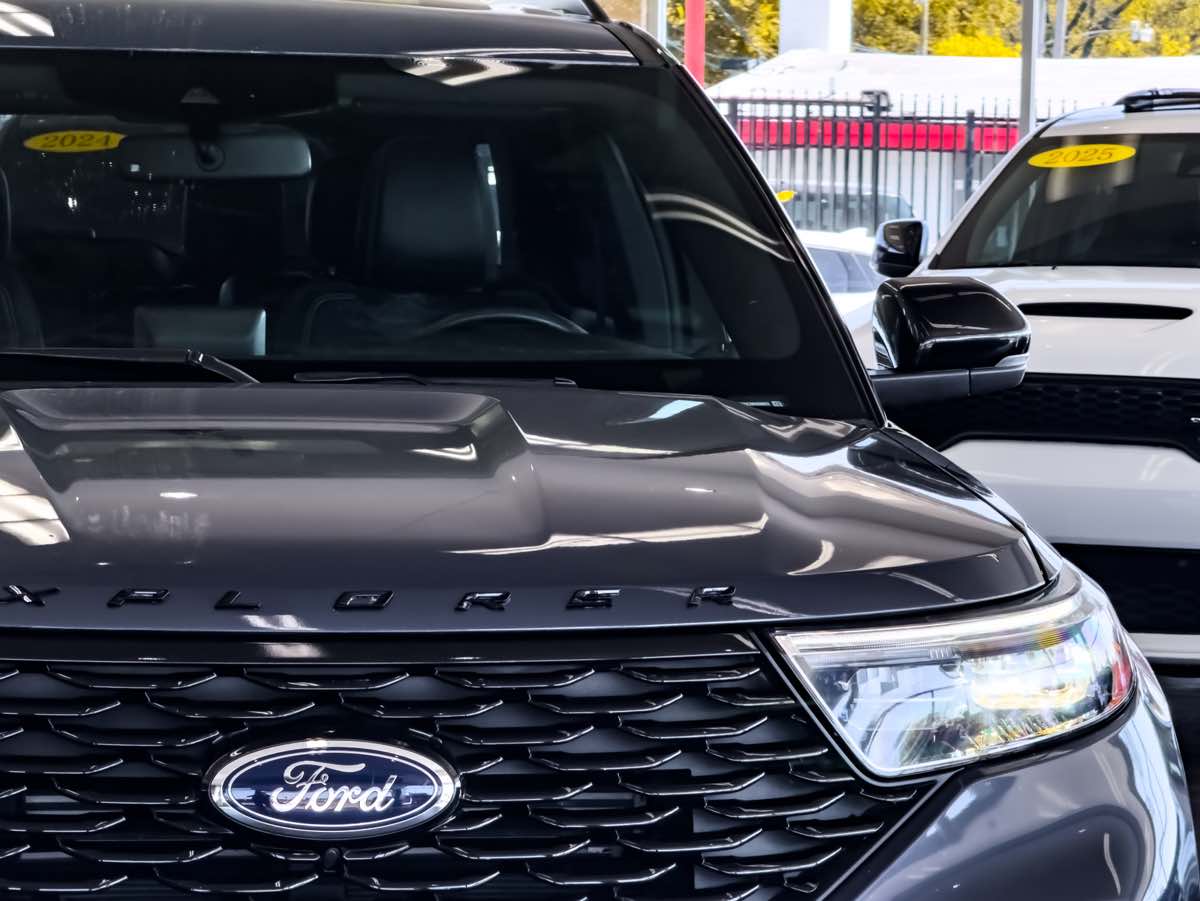 2021 Ford Explorer ST photo 14