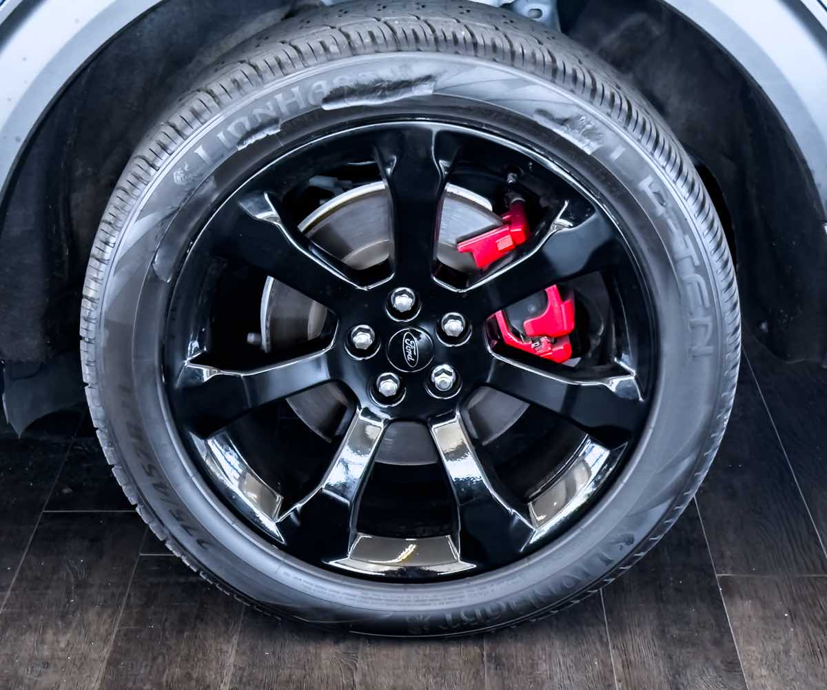 2021 Ford Explorer ST photo 16
