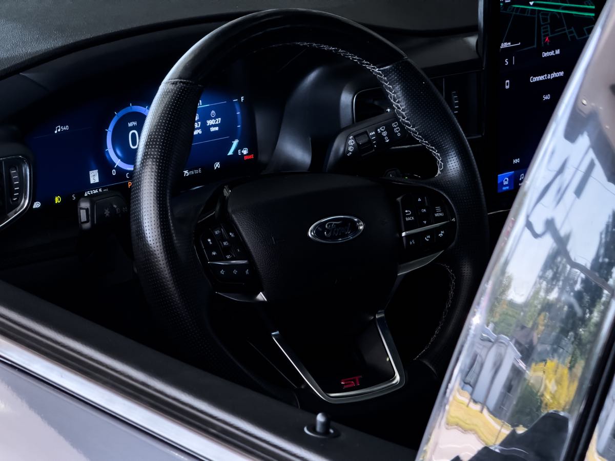 2021 Ford Explorer ST photo 19