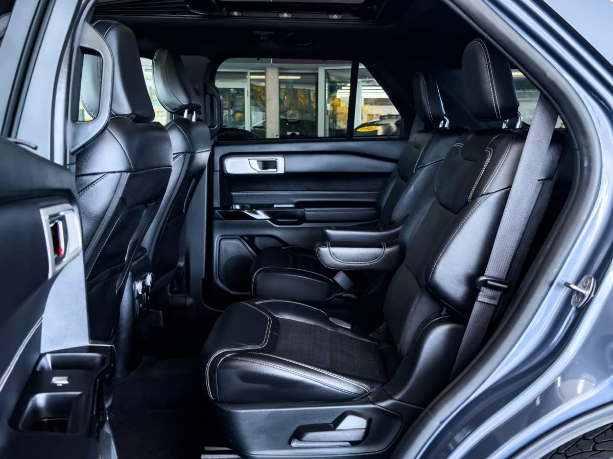 2021 Ford Explorer ST photo 21