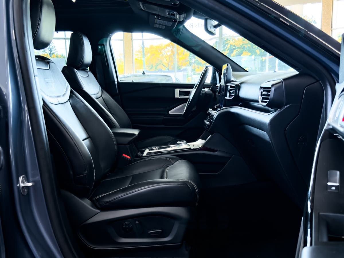 2021 Ford Explorer ST photo 24