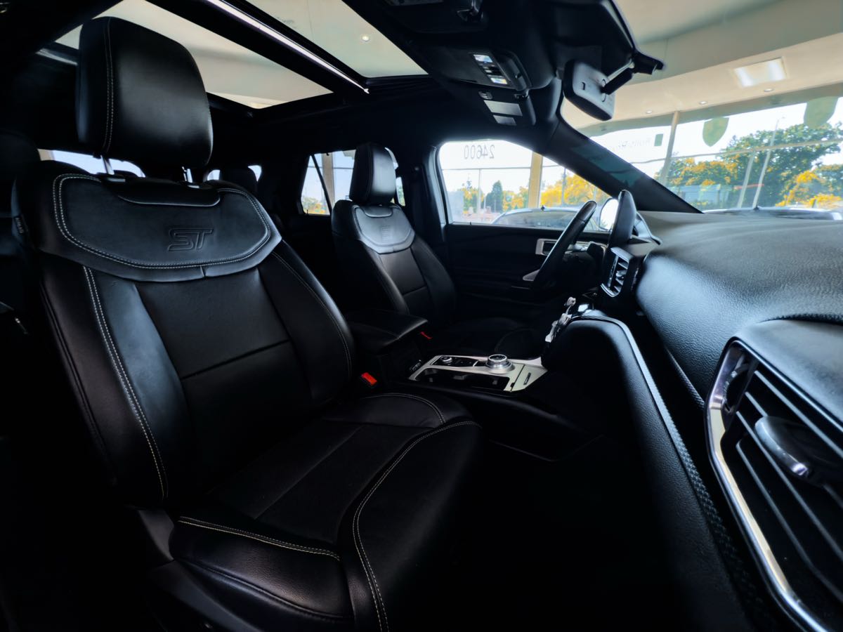 2021 Ford Explorer ST photo 25