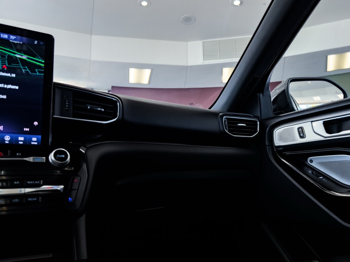 2021 Ford Explorer ST photo 29