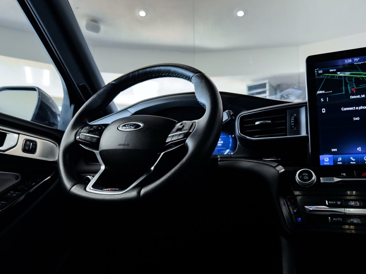 2021 Ford Explorer ST photo 30