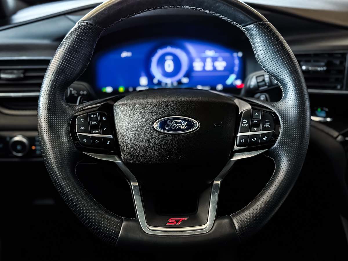 2021 Ford Explorer ST photo 31