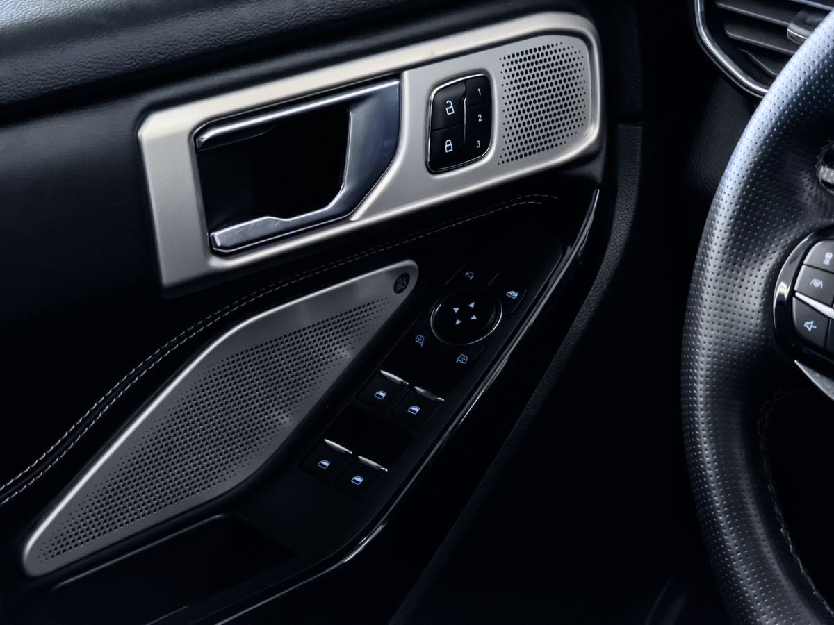 2021 Ford Explorer ST photo 34