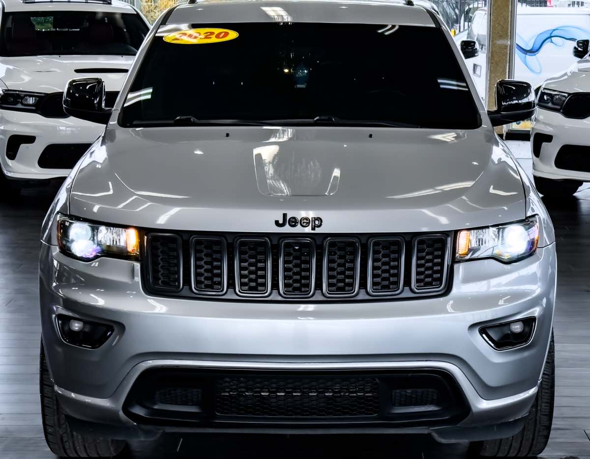 2020 Jeep Grand Cherokee Altitude photo 3