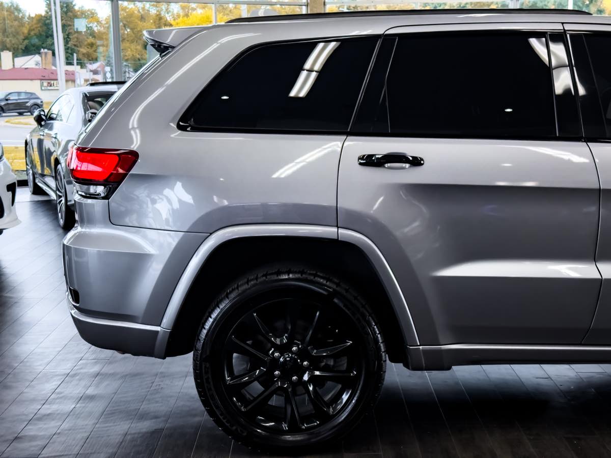 2020 Jeep Grand Cherokee Altitude photo 11