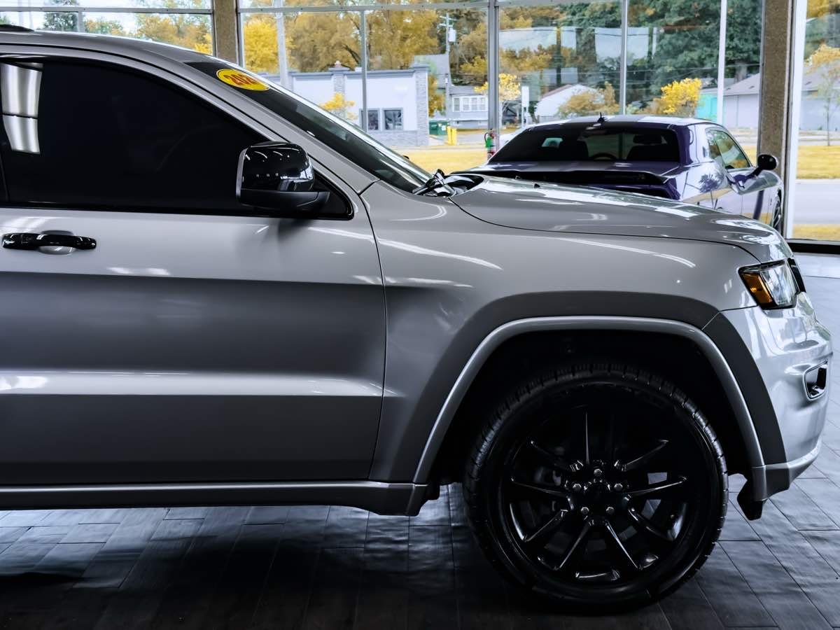 2020 Jeep Grand Cherokee Altitude photo 12