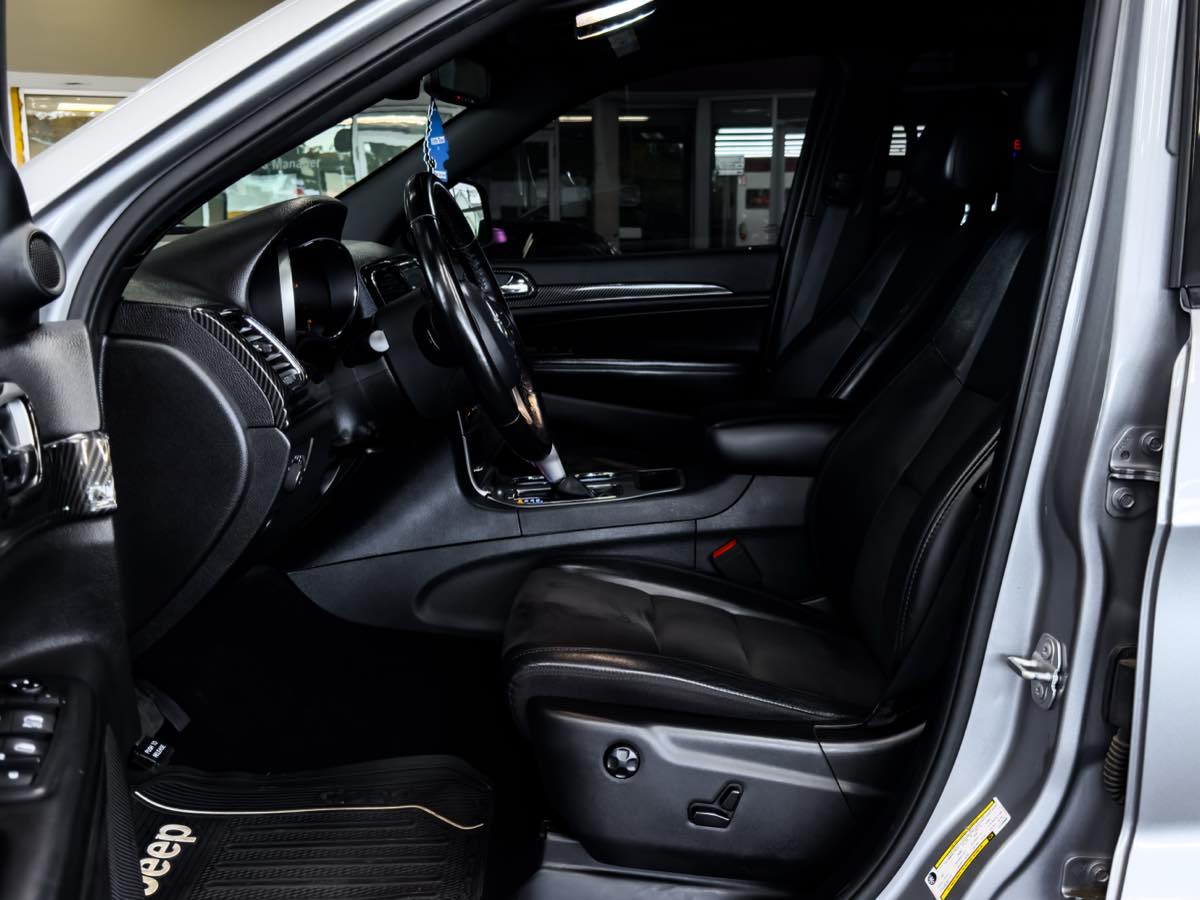 2020 Jeep Grand Cherokee Altitude photo 21
