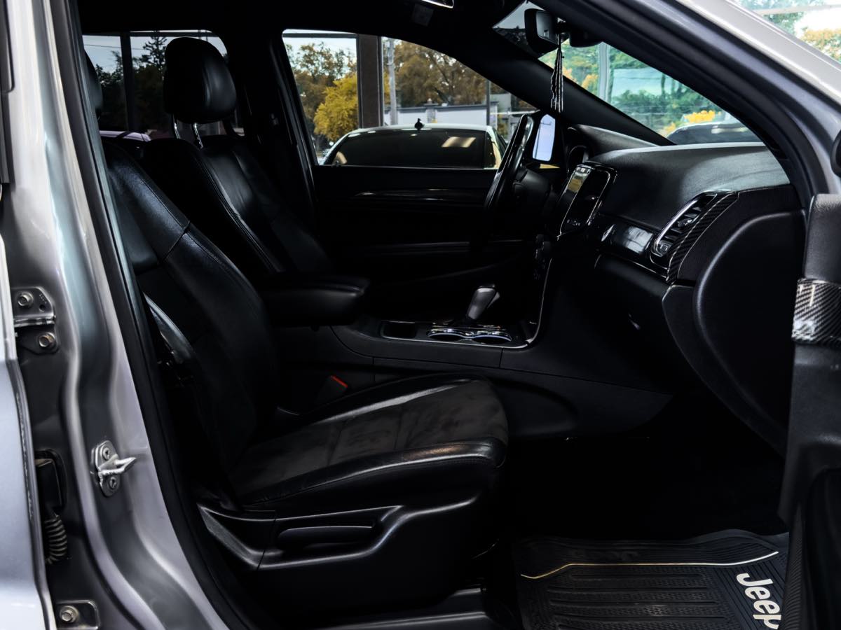 2020 Jeep Grand Cherokee Altitude photo 25