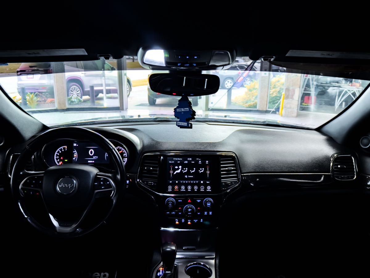 2020 Jeep Grand Cherokee Altitude photo 27