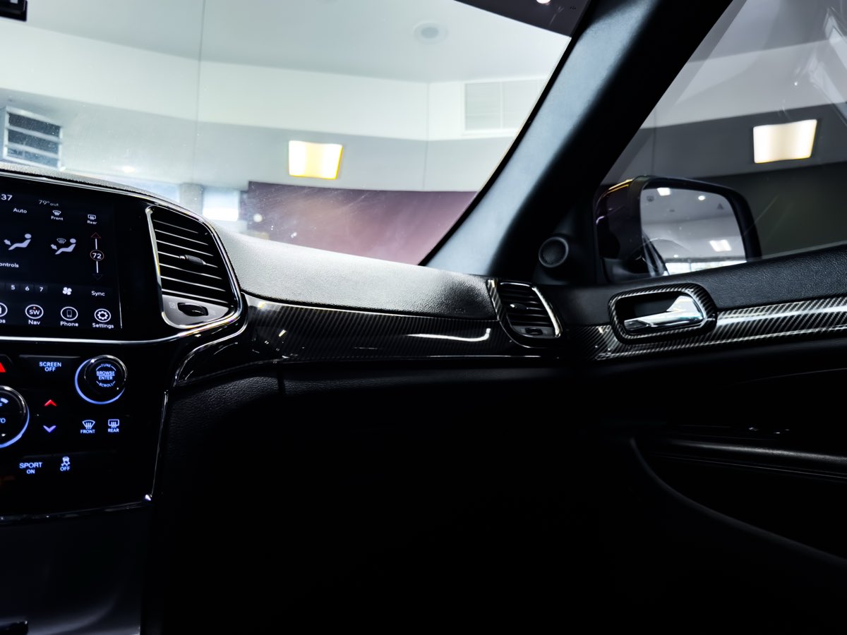 2020 Jeep Grand Cherokee Altitude photo 28