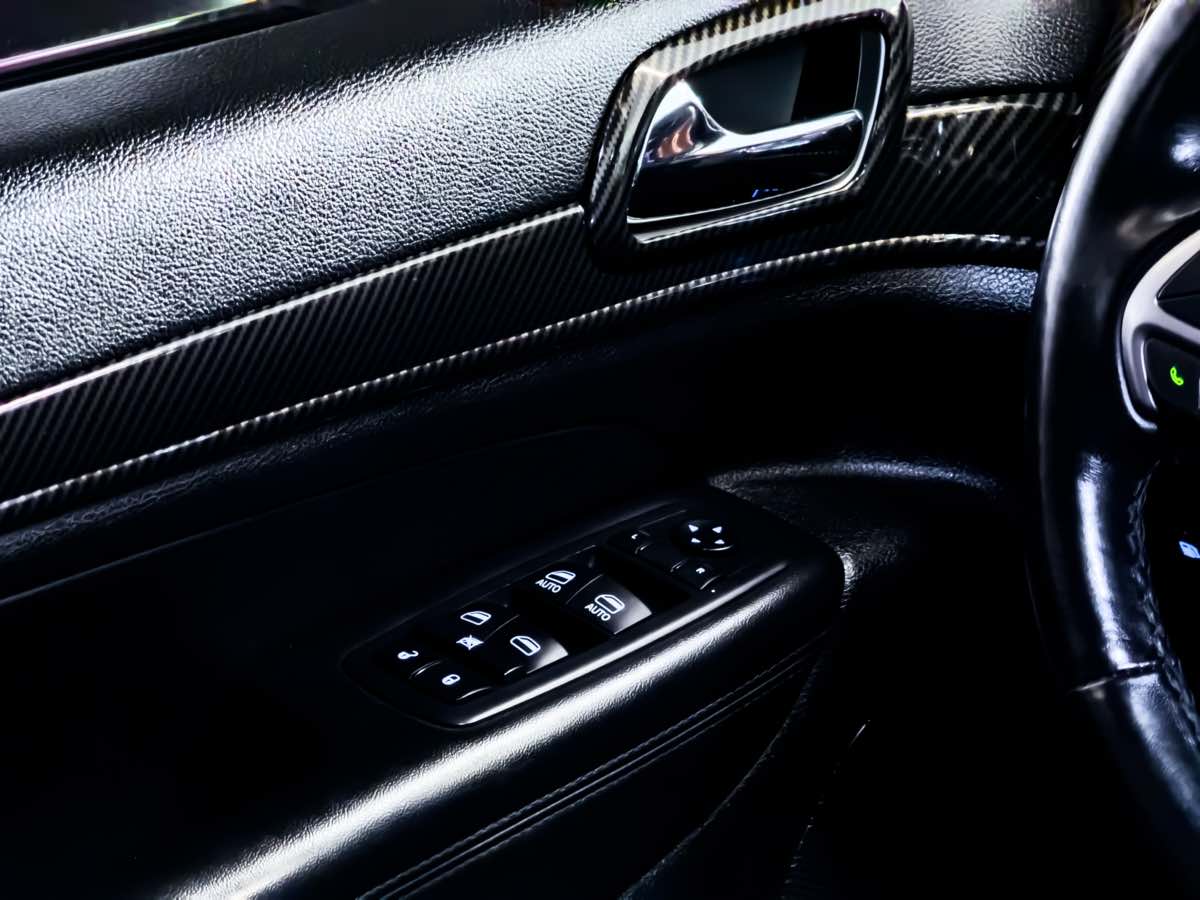 2020 Jeep Grand Cherokee Altitude photo 33