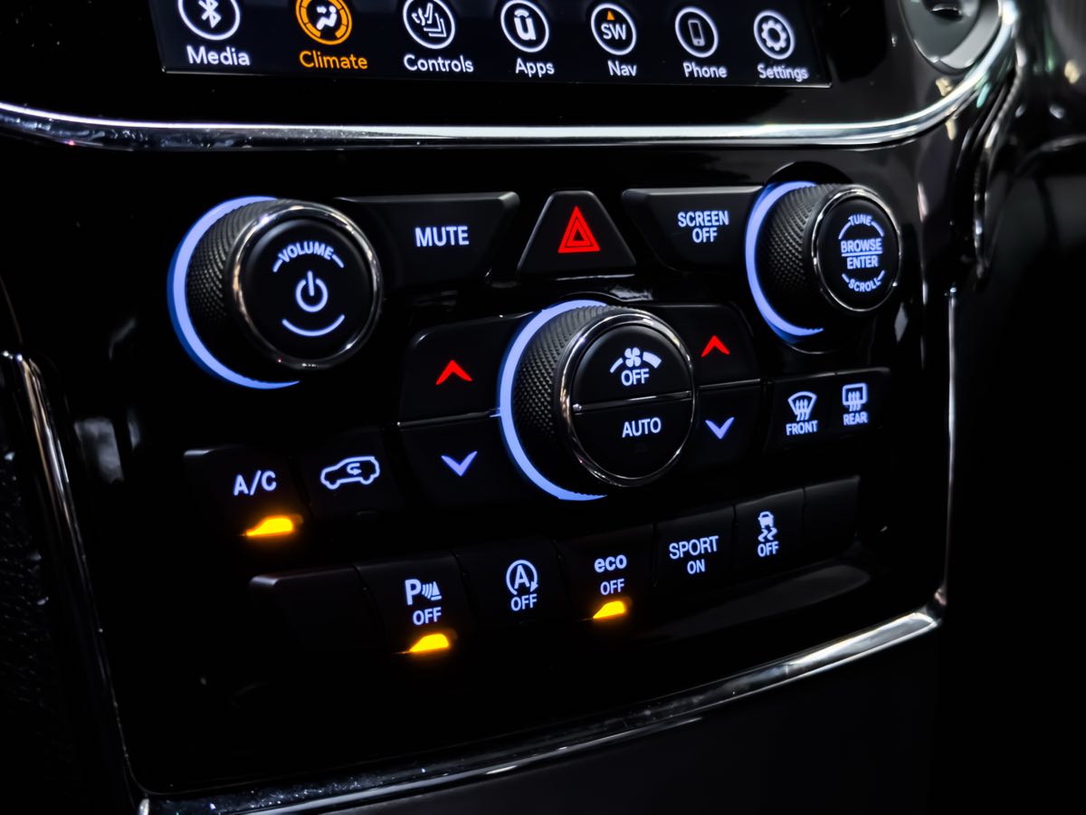 2020 Jeep Grand Cherokee Altitude photo 37