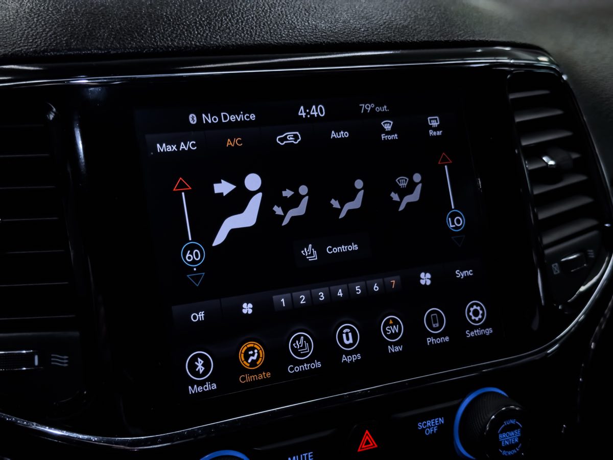 2020 Jeep Grand Cherokee Altitude photo 38