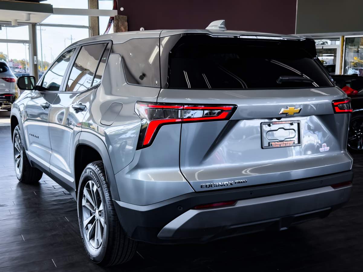 2025 Chevrolet Equinox LT photo 8