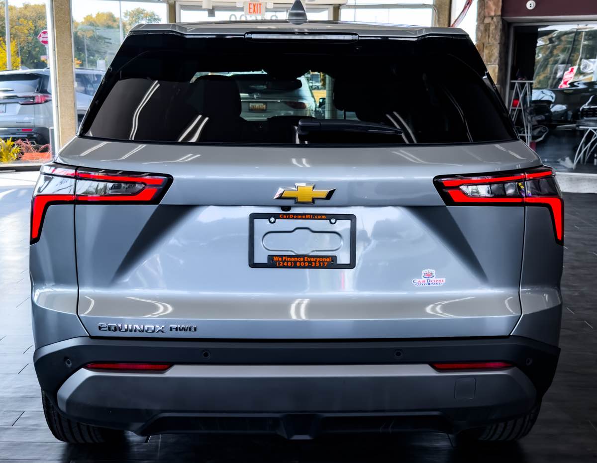 2025 Chevrolet Equinox LT photo 9