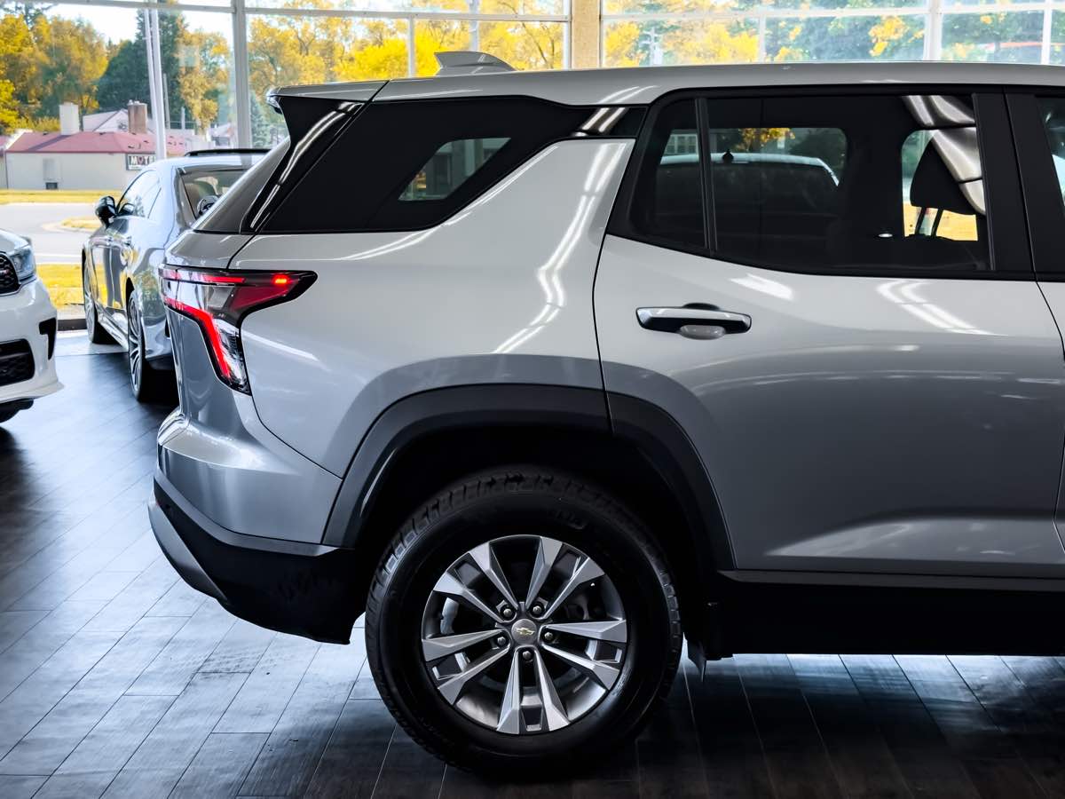 2025 Chevrolet Equinox LT photo 11