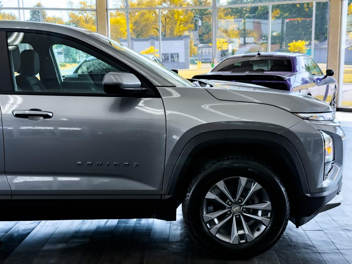 2025 Chevrolet Equinox LT photo 12